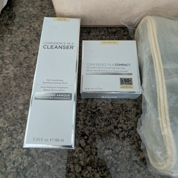 NIB It Cosmetics Confidence + Confidence in a Compact Bundle - Picture 7 of 8